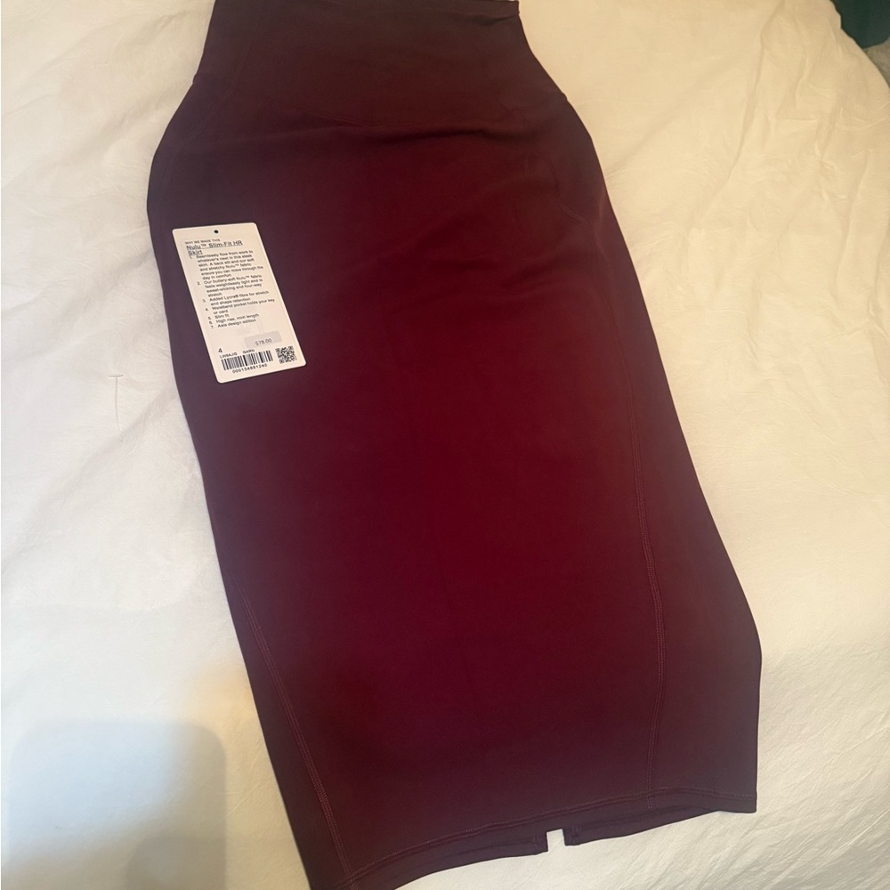 Lululemon Nulu Slim-Fit HR Skirt. Size 4. Brand new.